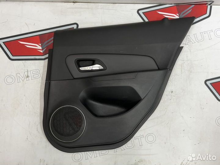 Обшивка двери задней правой Шероле Круз