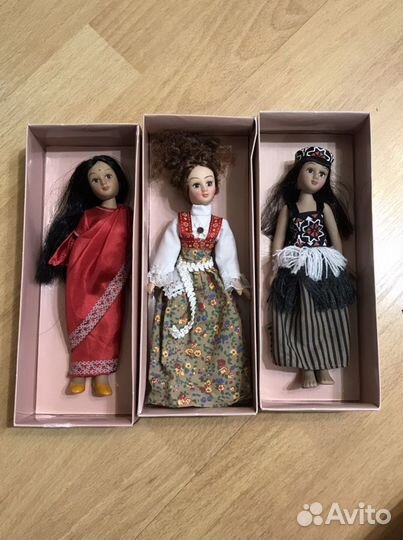 Коллекция фарфоровых кукол