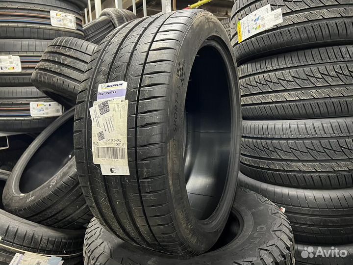 Michelin Pilot Sport 4 S 285/30 R22 101