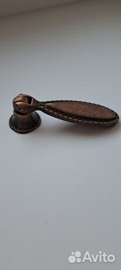 Мебельная ручка кнопка