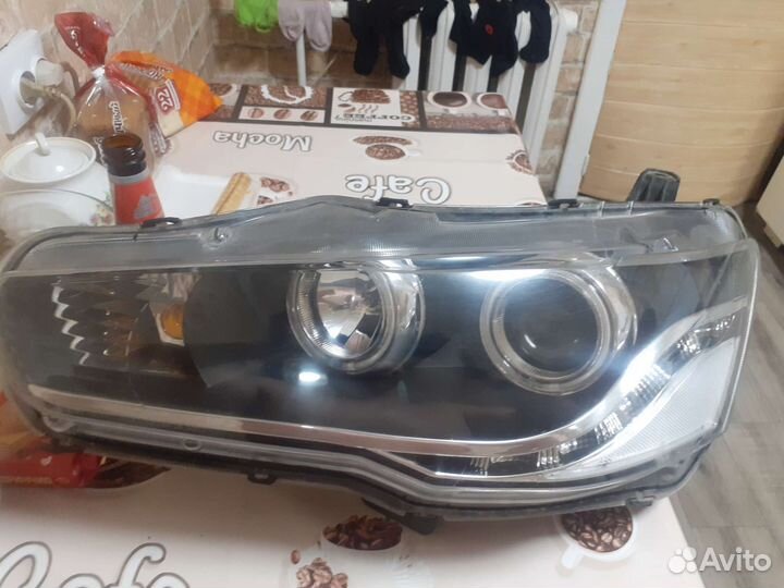 Стекло фары лансер 10
