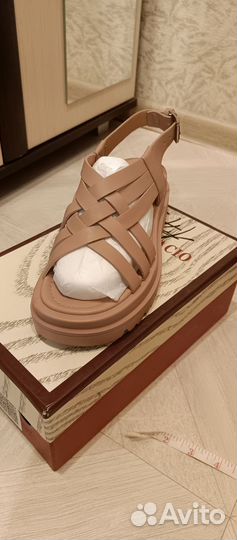 Босоножки женские