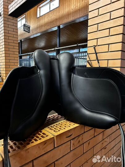 Выездковое седло