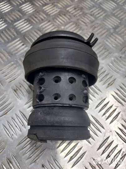 Подушка двигателя Volkswagen Passat B3 1H0199611,1