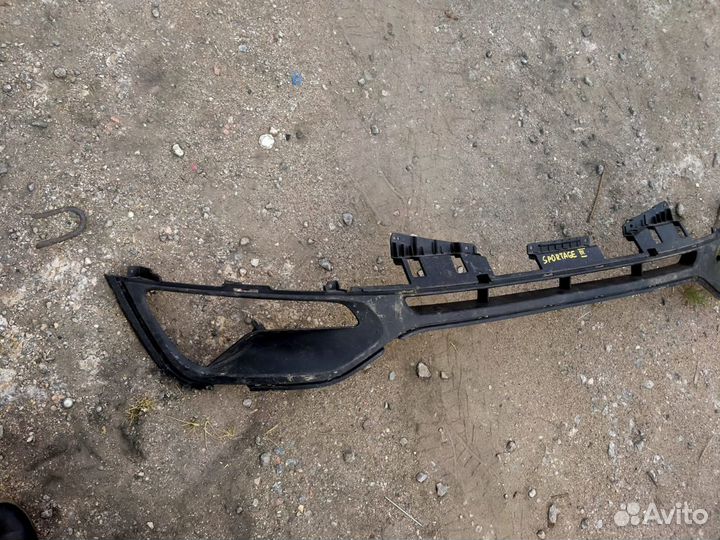 Решетка в бампер центральная Kia Sportage 3