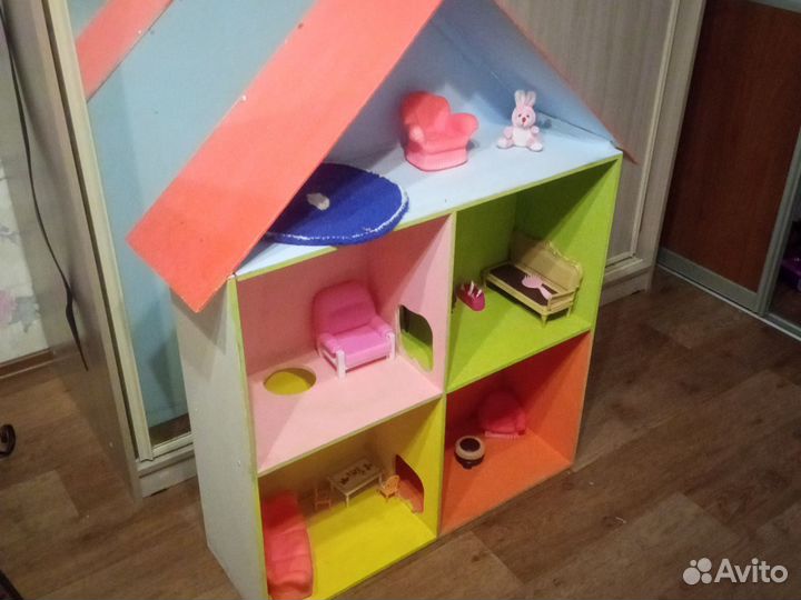 Большой кукольный домик
