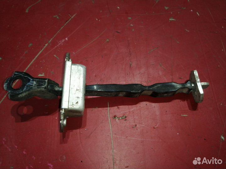 Ограничитель двери передний правый Nissan Almera