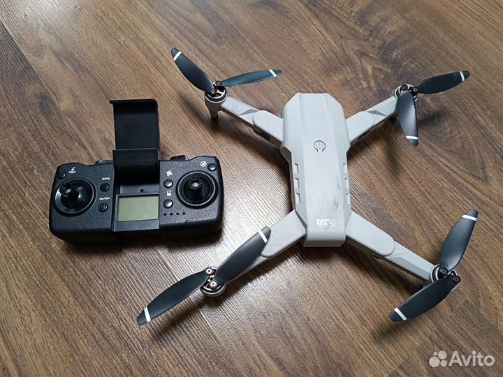 Дрон / квадрокоптер с камерой lyzrc L900 Pro