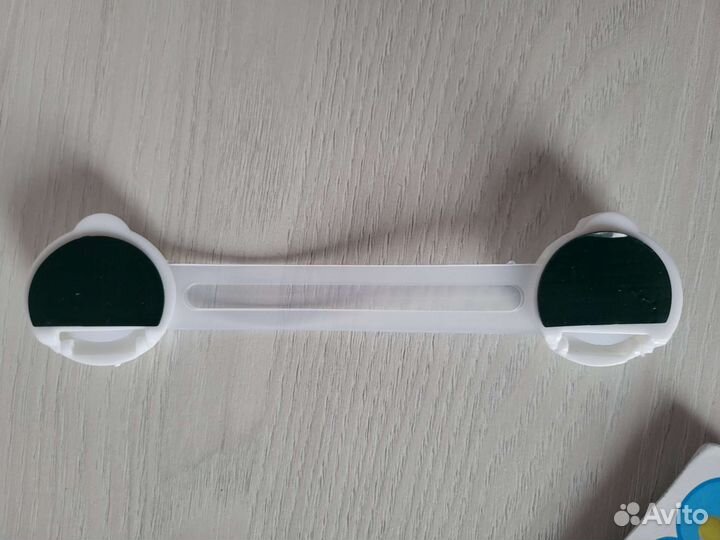 Блокираторы от детей на дверь и защитные уголки