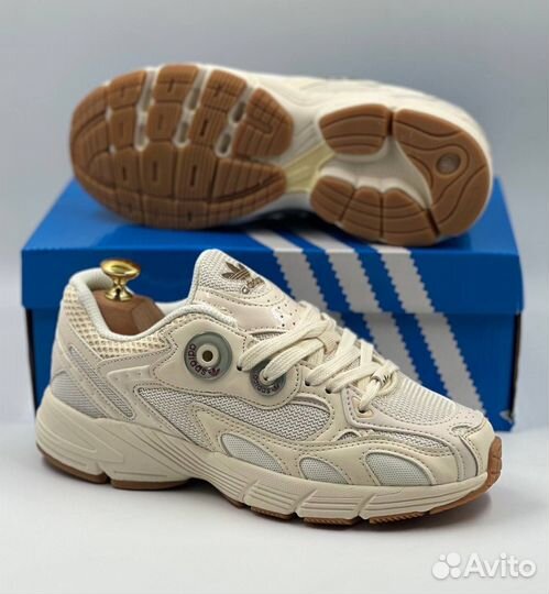 Кроссовки женские Adidas Astir бежевые