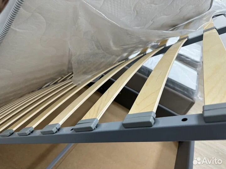 Кровать двухспальная с подьемным механизмом