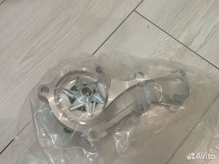 Водяная помпа на Nissan almera classic