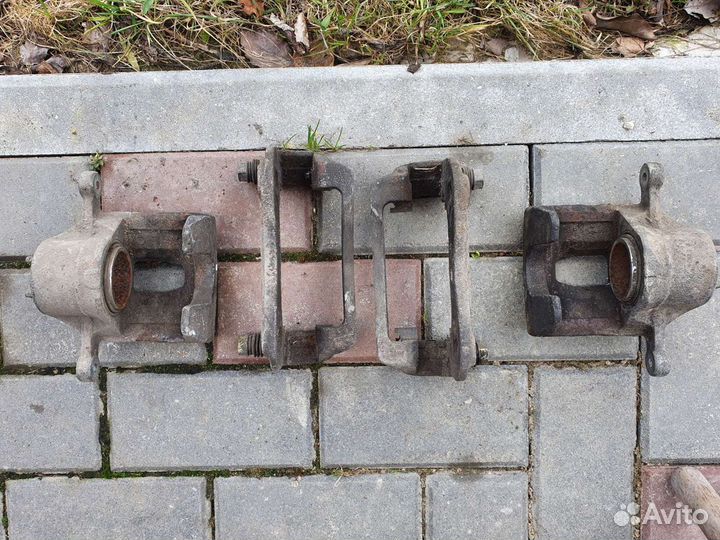 Продам суппорта передние на Хендай Солярис первого