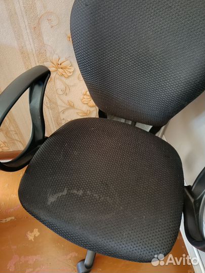 Компьютерное кресло черное