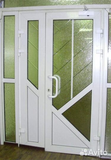 Пластиковая дверь