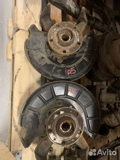 Поворотный кулак левый Skoda Octavia a5