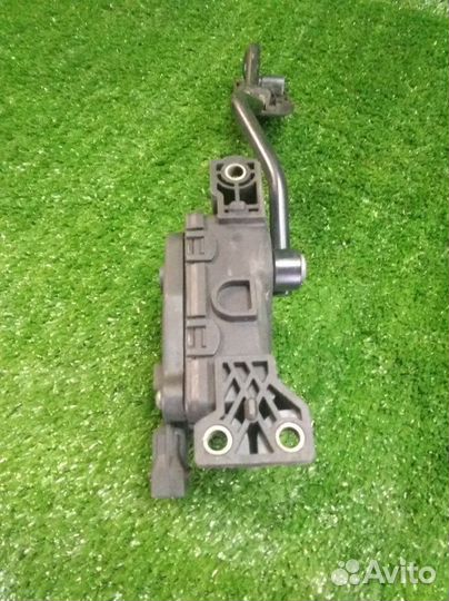 Педаль газа Nissan Almera N16 N16 QG15DE 2000-2006