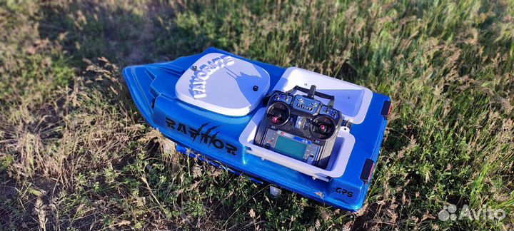 Карповый кораблик для рыбалки с GPS автопилотом