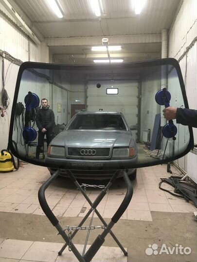 Лобовое стекло на Ауди 100