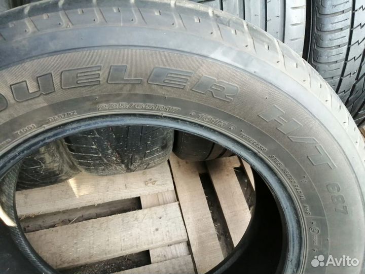 Bridgestone Dueler H/T 687 225/65 R17