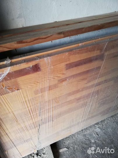 Двери новые деревянные, на железном каркасе внутри