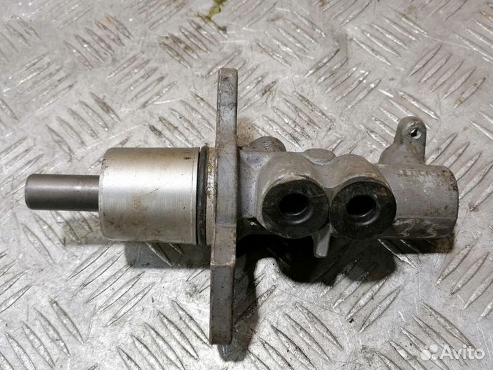 Цилиндр тормозов главный Audi A6 c5 C5