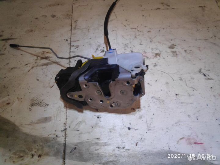 Замок двери Opel astra-J