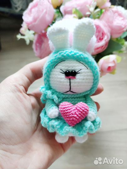Вязаная зайка малышка