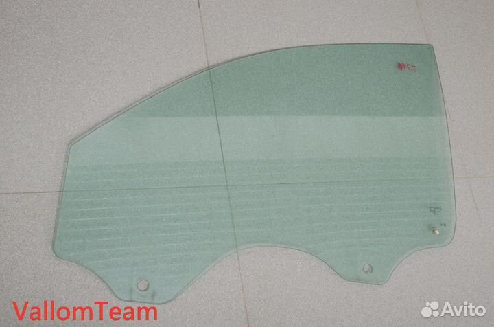 Лот T211 Стекло двери переднее левое VW Touareg