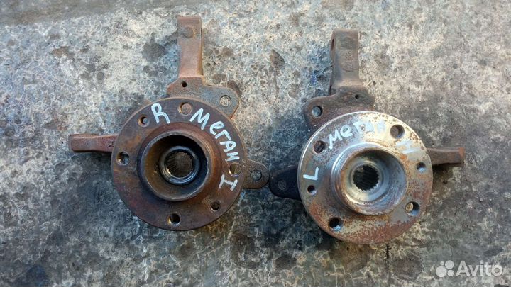 Передний поворотный кулак Рено Меган 1