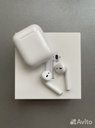 Беспроводные наушники AirPods (1-го поколения)