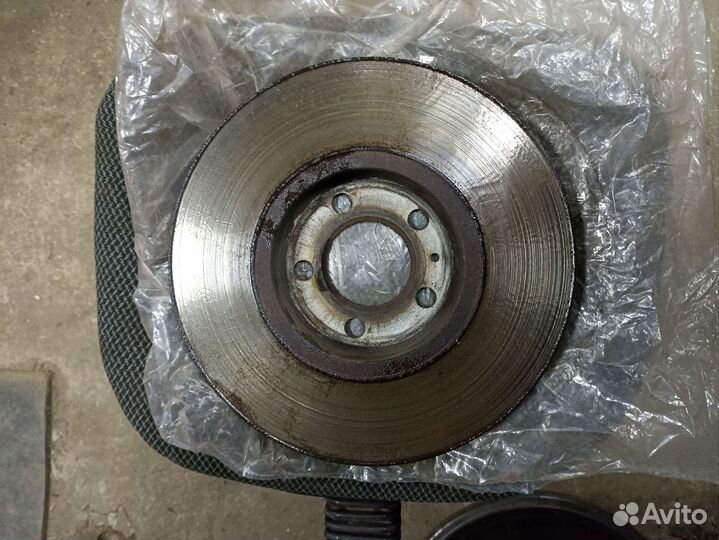 Тормозные передние диски на Skoda rapid