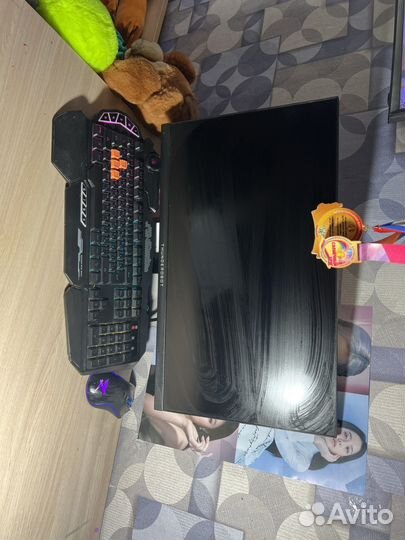 Мощный игровой компьютер с монитором