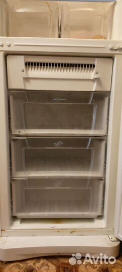 Холодильник Indesit C236NFG