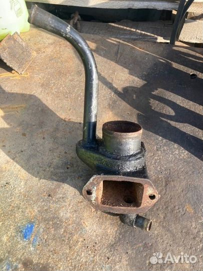 Патрубок маз от радиатора к водяному насосу Маз