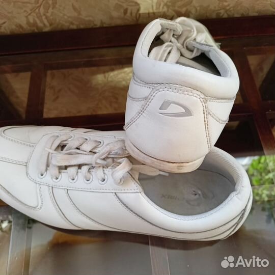 Кроссовки белые 42