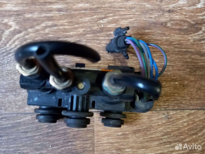 Клапан пневмоподвески Range rover sport l494