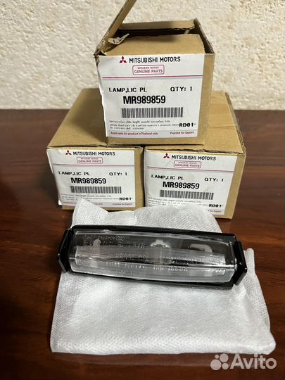 Плафон подсветки номера Mitsubishi Grandis