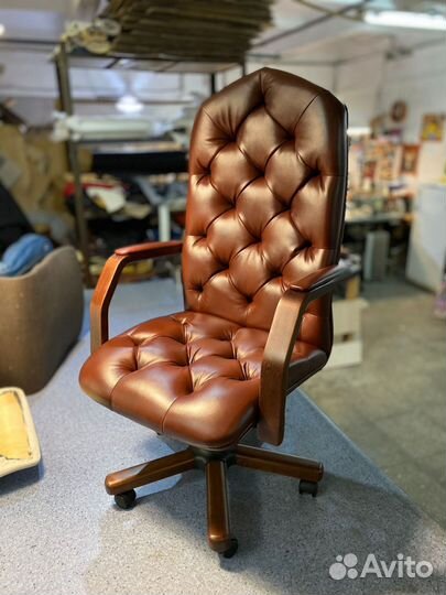 Офисное кресло