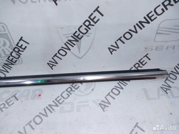 Уплотнитель стекла передний правый Kia Sportage 3