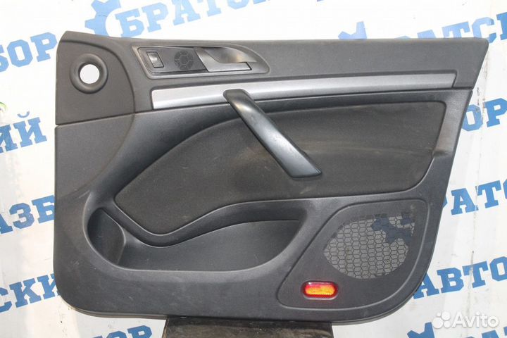 Обшивка двери Skoda Octavia