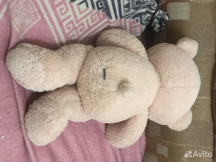 Средний плюшевый мишка розового цвета