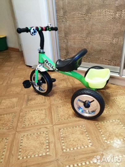 Трехколесный велосипед для малышей