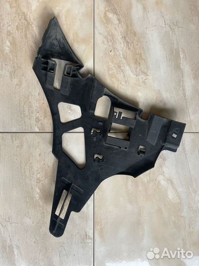 Кронштейн бампера передний правый Mercedes Benz S