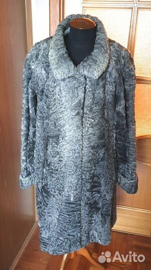 Полупальто (свингер) из каракуля серого цвета