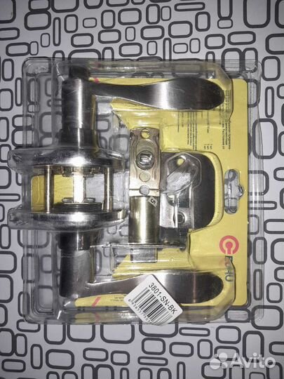 Дверная ручка с замком