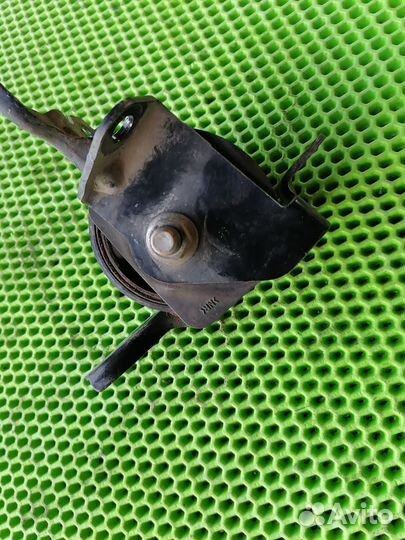 Кронштейн коробки Митсубиси Оутлендер 2