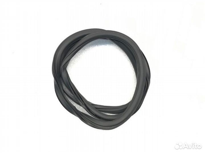 Уплотнитель двери задний левый Volkswagen Polo