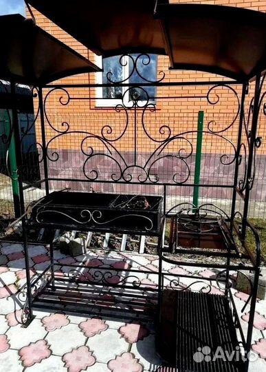 Мангал с крышей