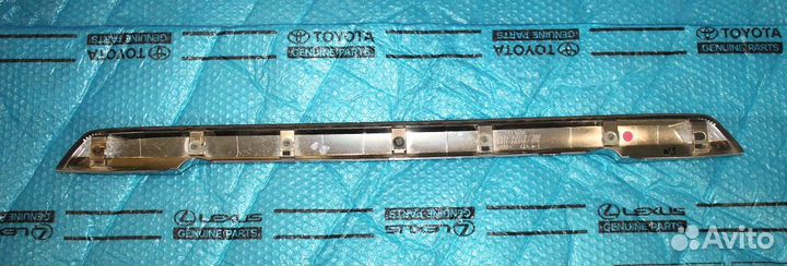 Хром накладка крышки багажника Lexus LX 450D 15-21